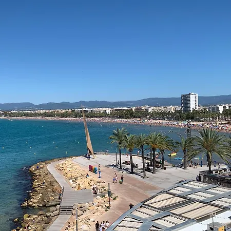 Completo Junto A La Playa Apartman